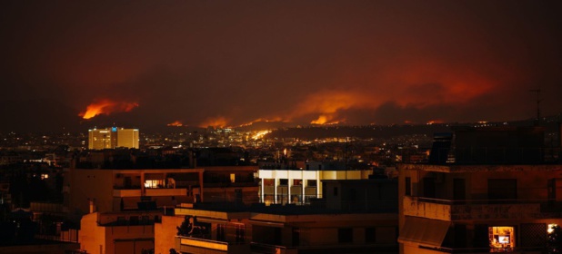 Unsplash/Anasmeister Des vents violents et des températures élevées ayant provoqué la propagation d'incendies de forêt à Athènes en Grèce.