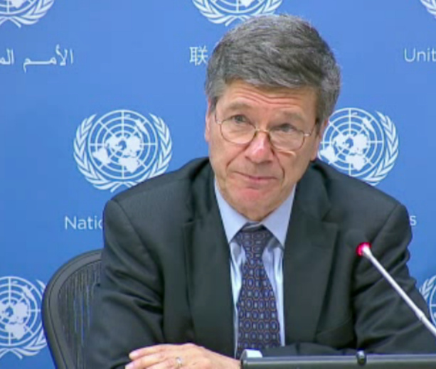 Jeffrey D. Sachs, professeur de développement durable et de santé publique, est directeur de l’Institut de la Terre à l'université de Columbia à New-York