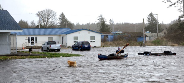 © Larry Workman Des conditions météorologiques extrêmes ont provoqué des inondations à Taholah, dans l'État de Washington.
